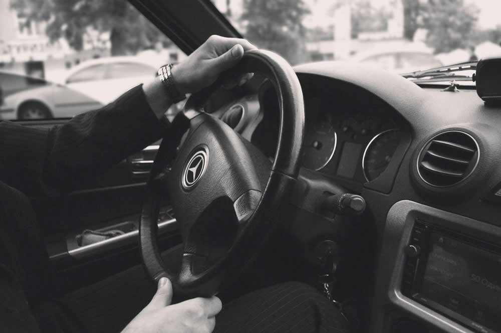 Luton airport pickup and drop off pay online postcode